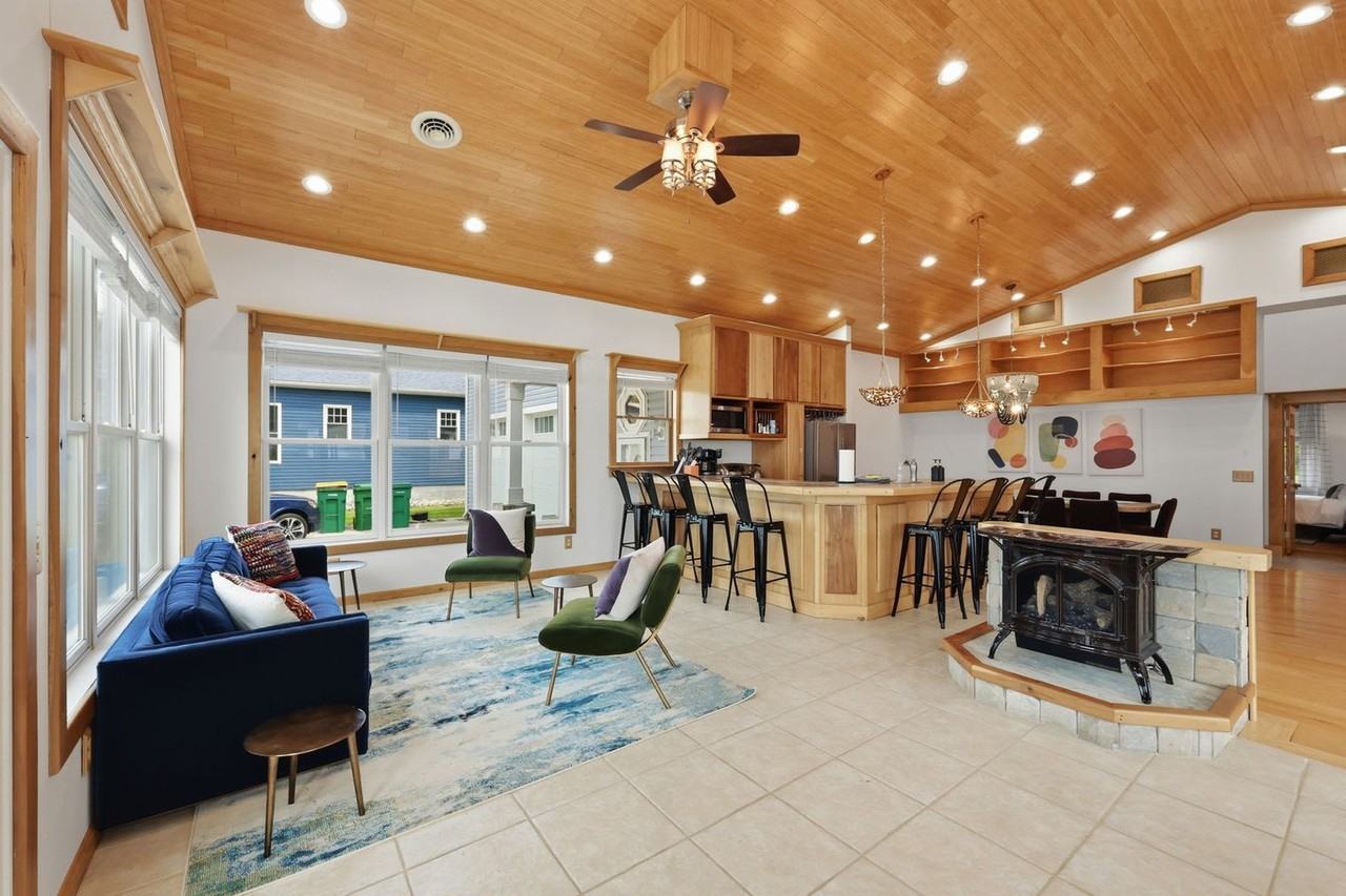 4262 Lake Rd E unit 1593881P – photo 3