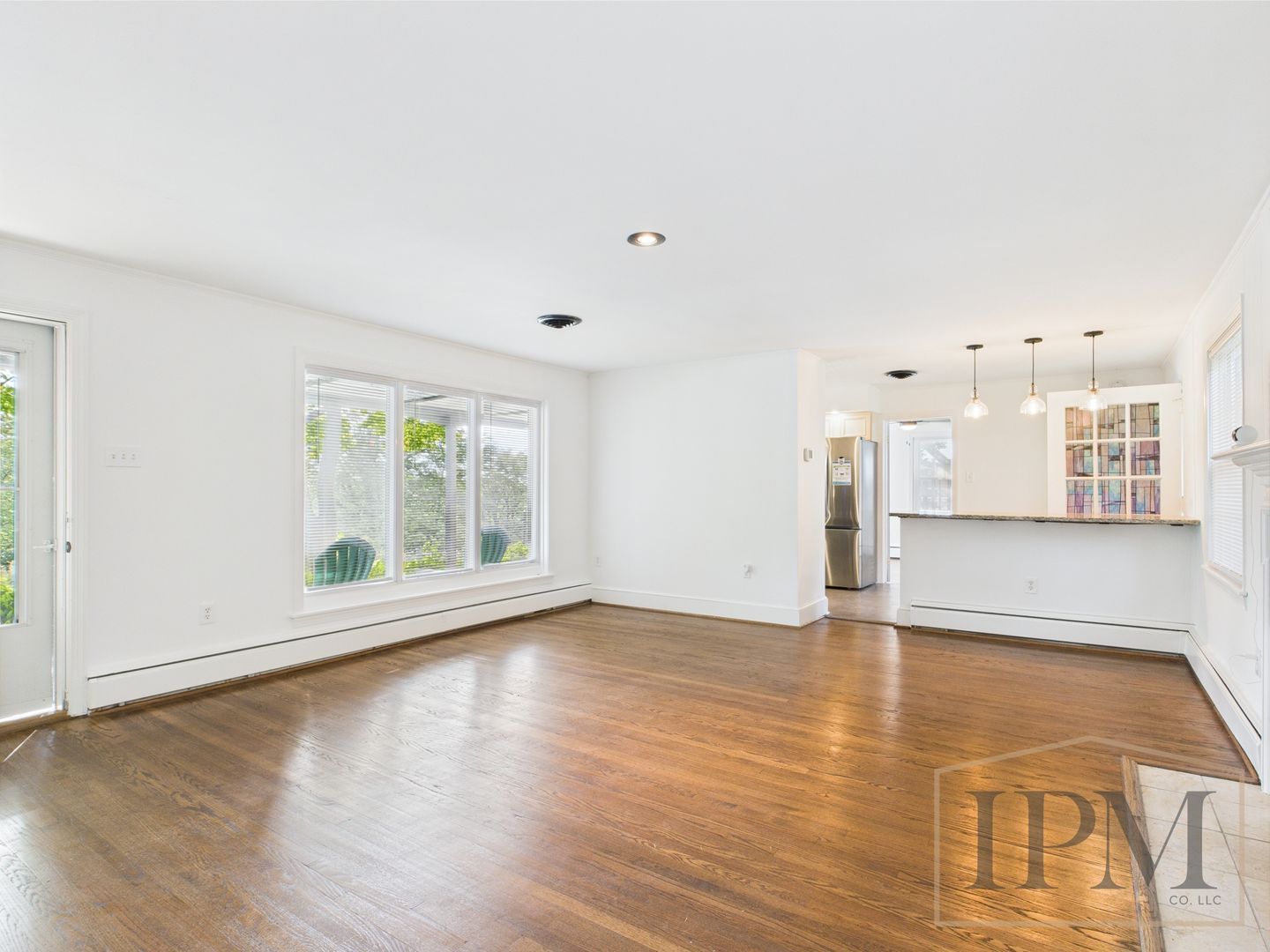 1371 Irving Rd – photo 1