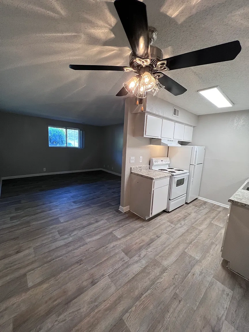 Bell Hollow Apartments – photo 2
