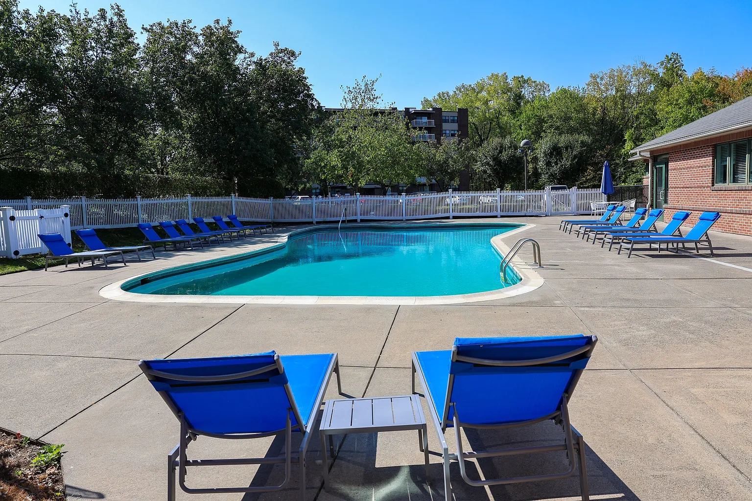 Broadmoor Apartments – photo 1