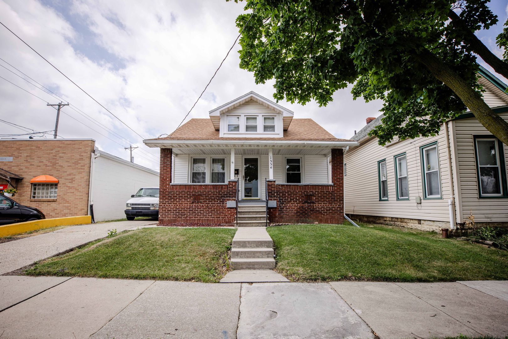 1554 Oak St – photo 2