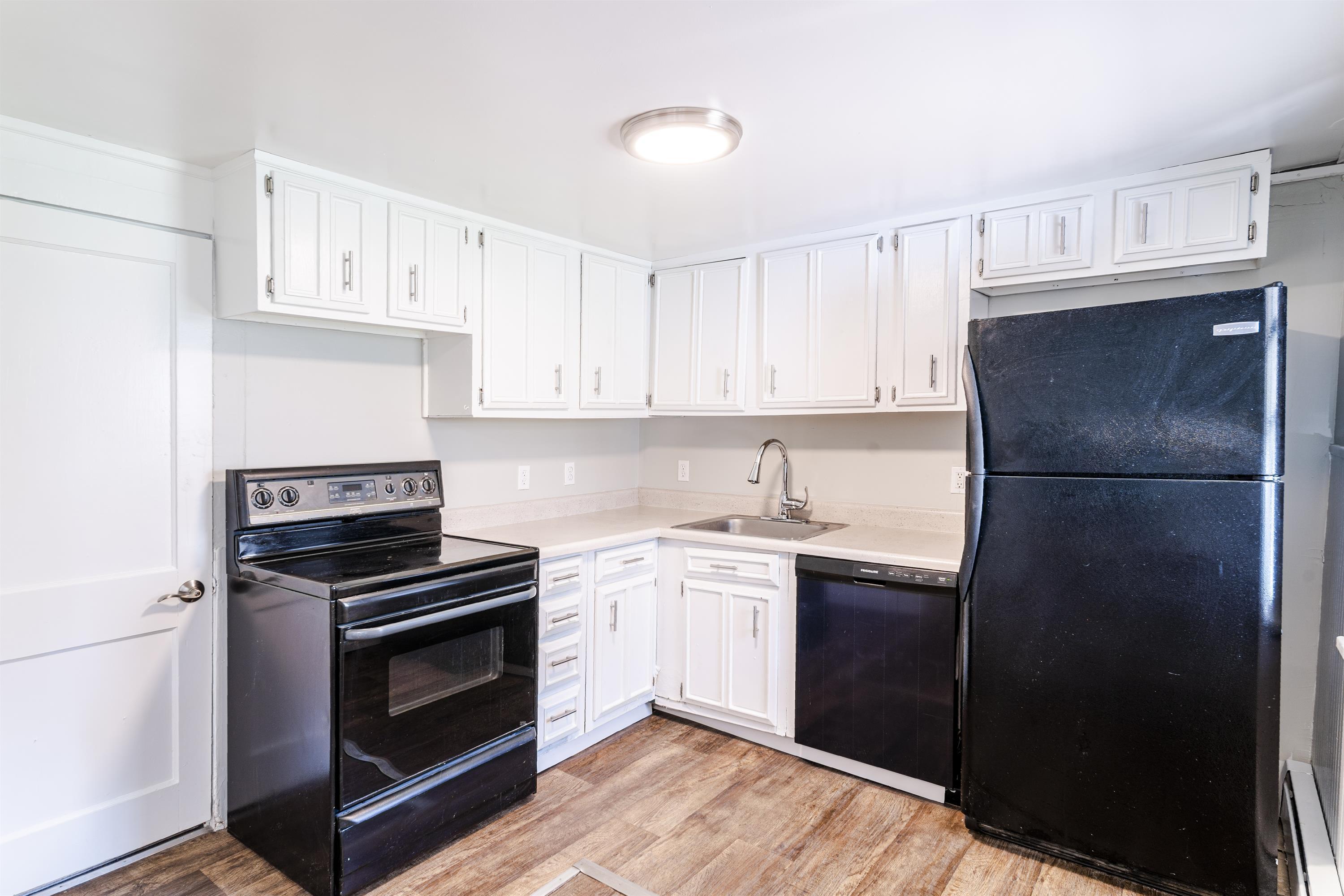 874 6th Ave – photo 2