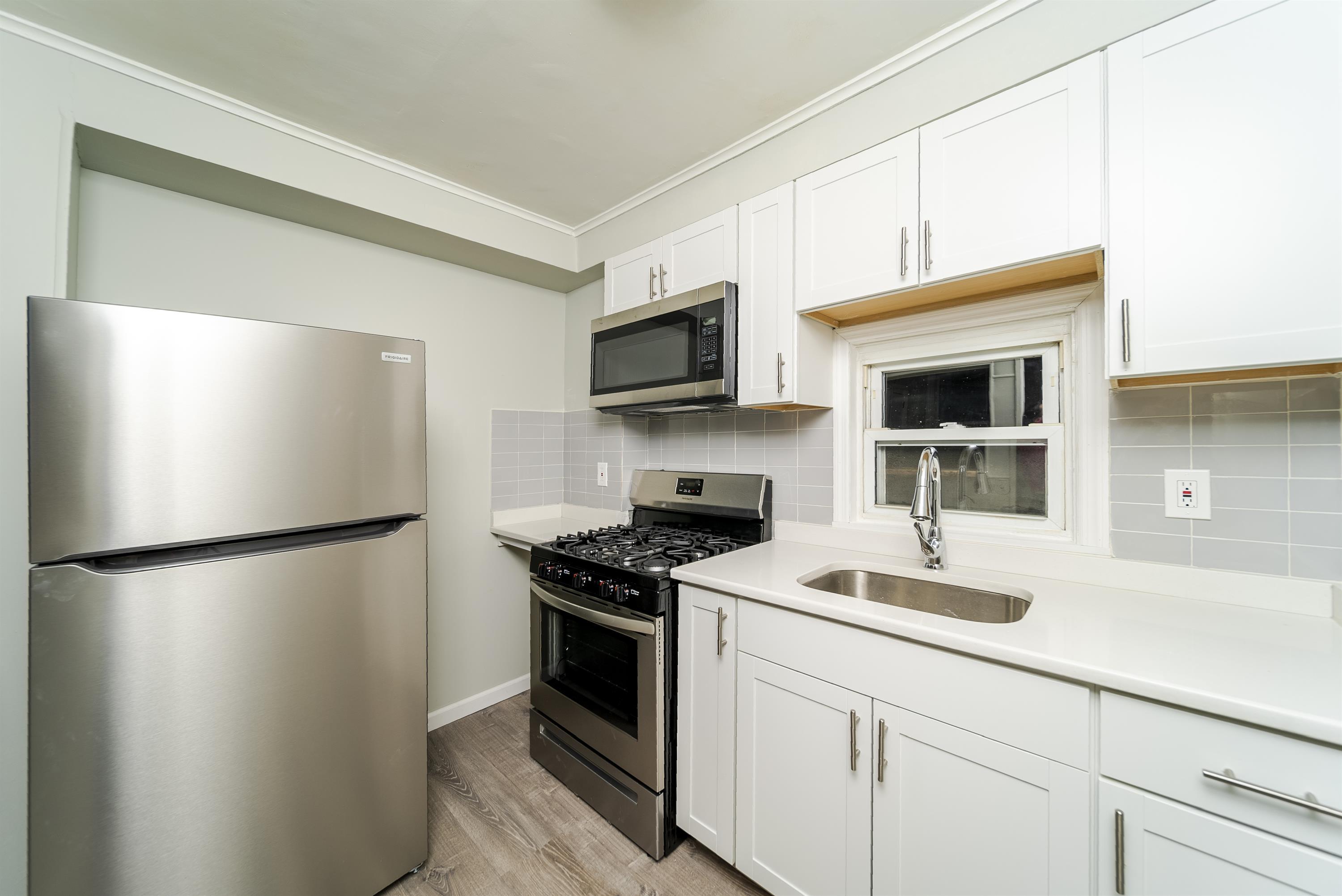 139 N Pine Ave – photo 1