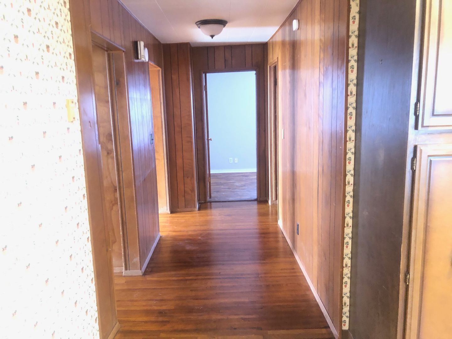 1910 S Morris Ave – photo 3