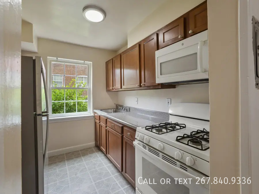 12 Danbury St SE – photo 4