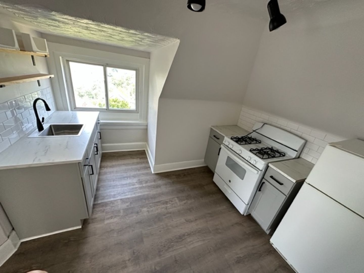 753 Rossmore Ave unit 3 – photo 1