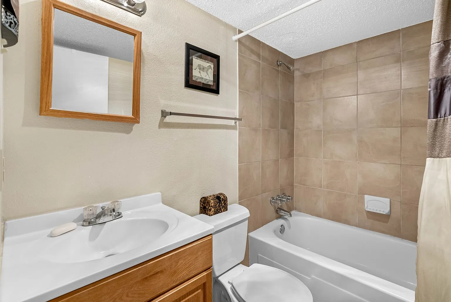Park East Apartments – photo 5