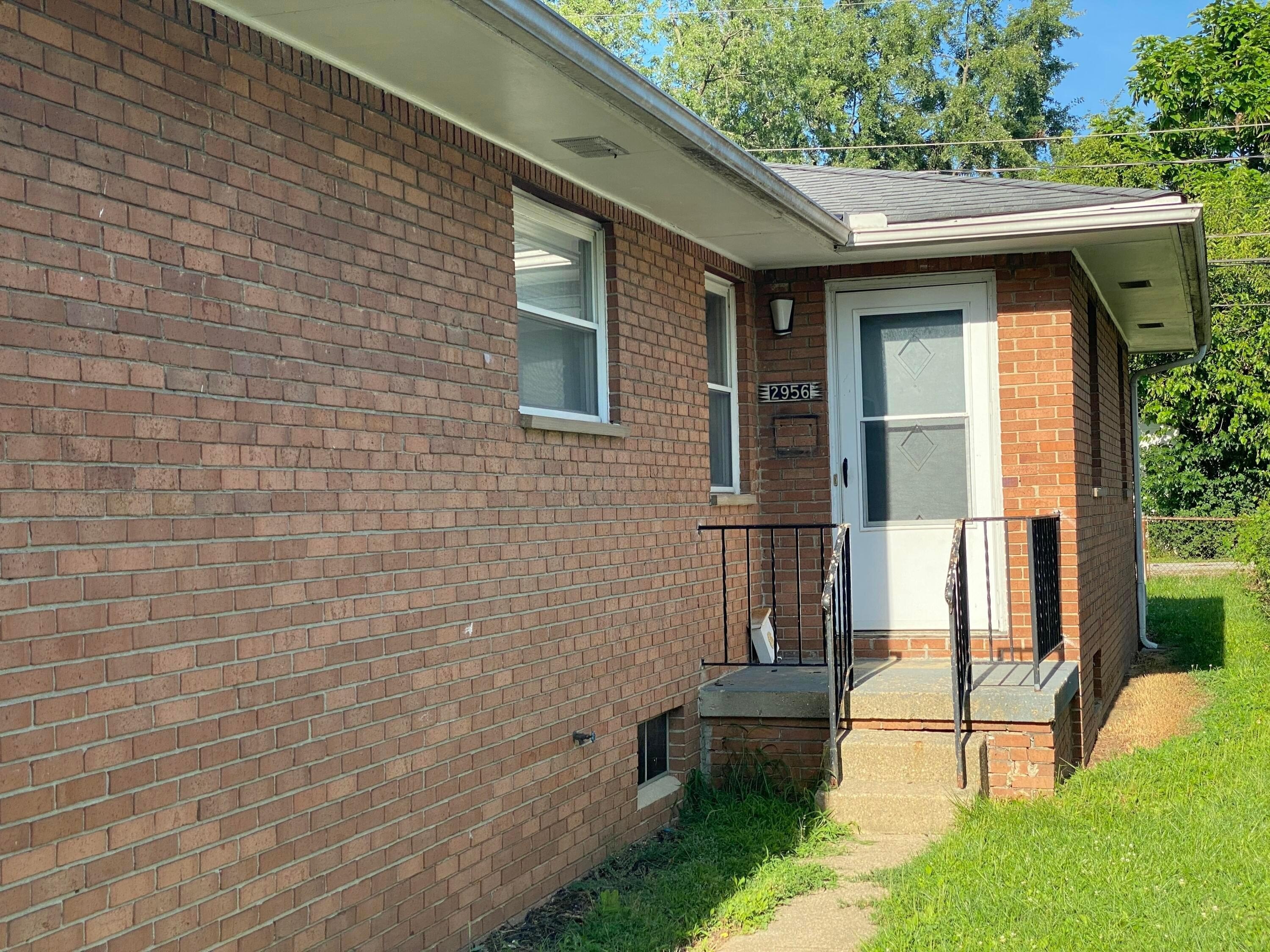 2956 Pontiac St – photo 2