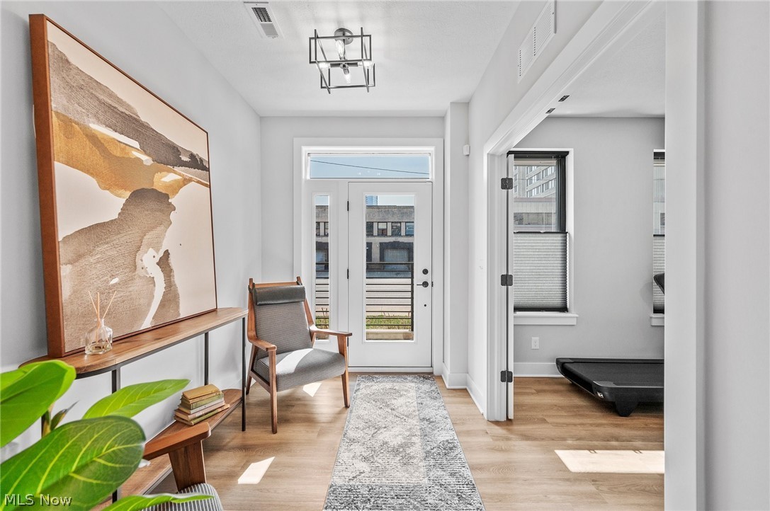 1403 Superior Ave E – photo 3
