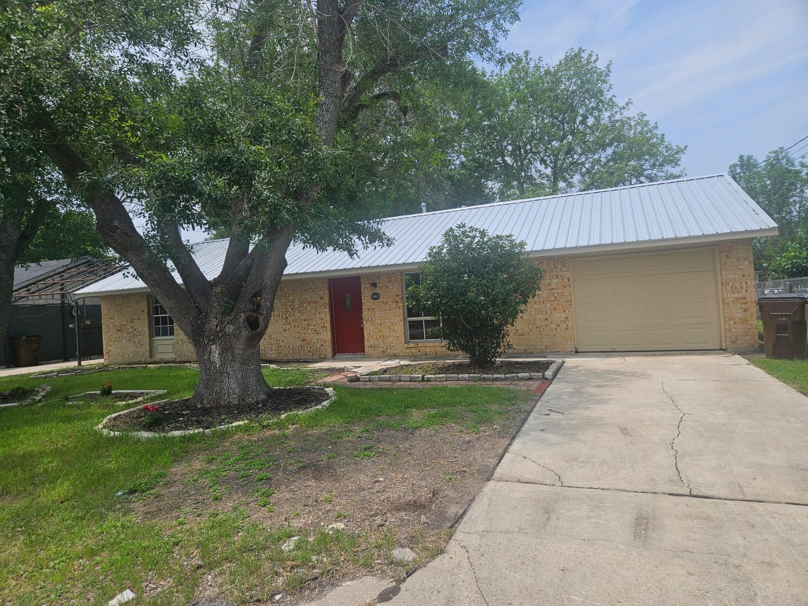 1401 Trinity St – photo 2