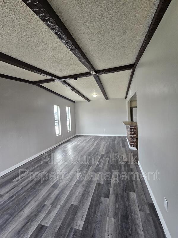 3037 St Paul Dr – photo 2