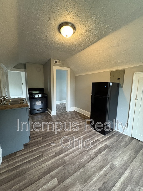 942 Eddy Rd unit # 3 – photo 3