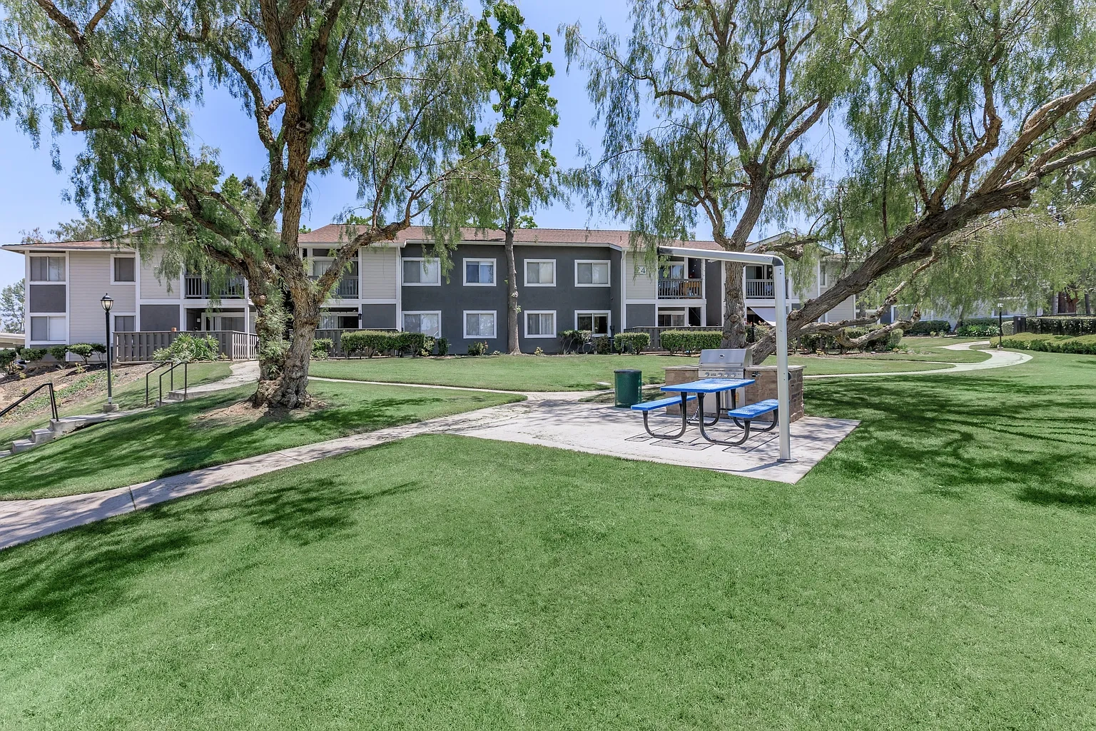 Redlands Lawn and Tennis Club Apartments – photo 3