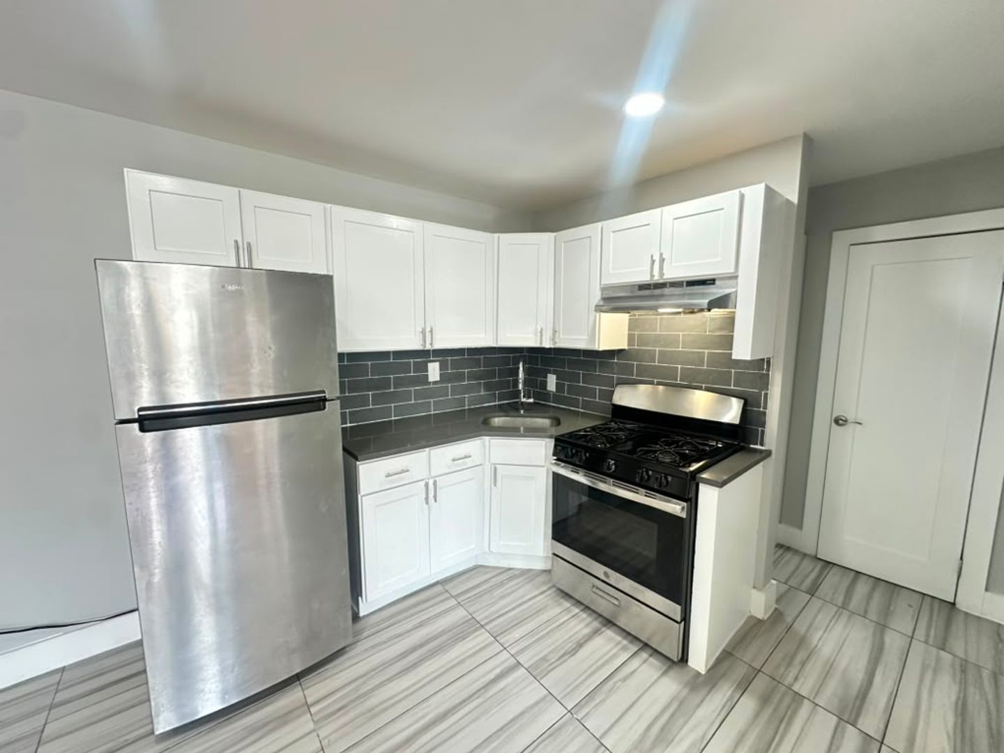 70 Carlton St unit Apt A4 – photo 3