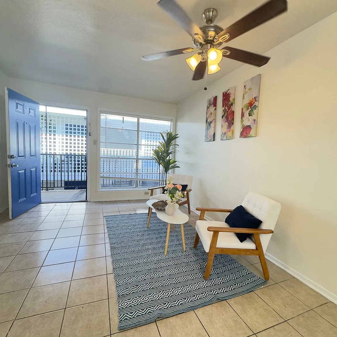 4742 Yale Apartments – photo 2