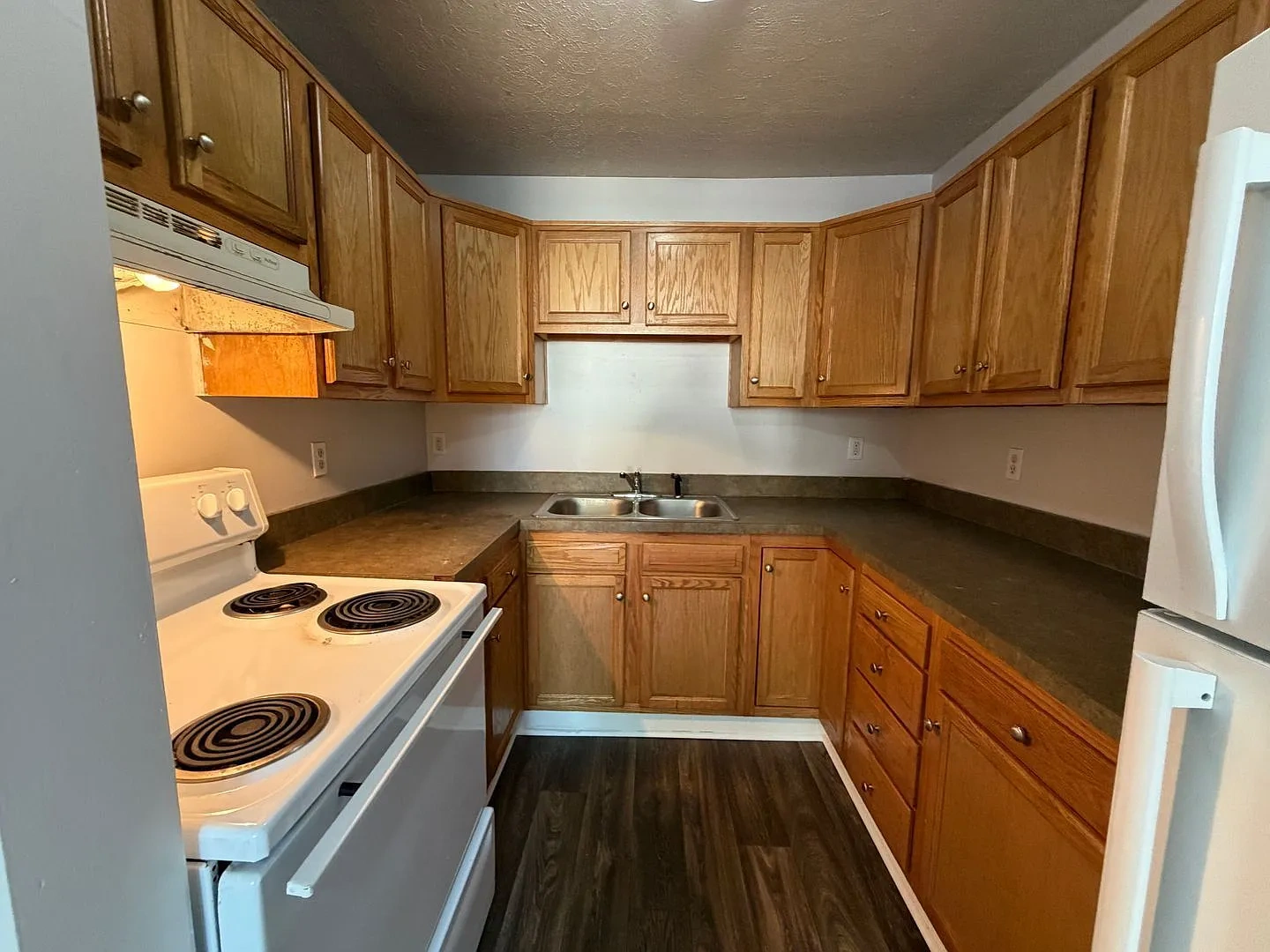 421 Poplar Level Ct, Louisville – photo 1