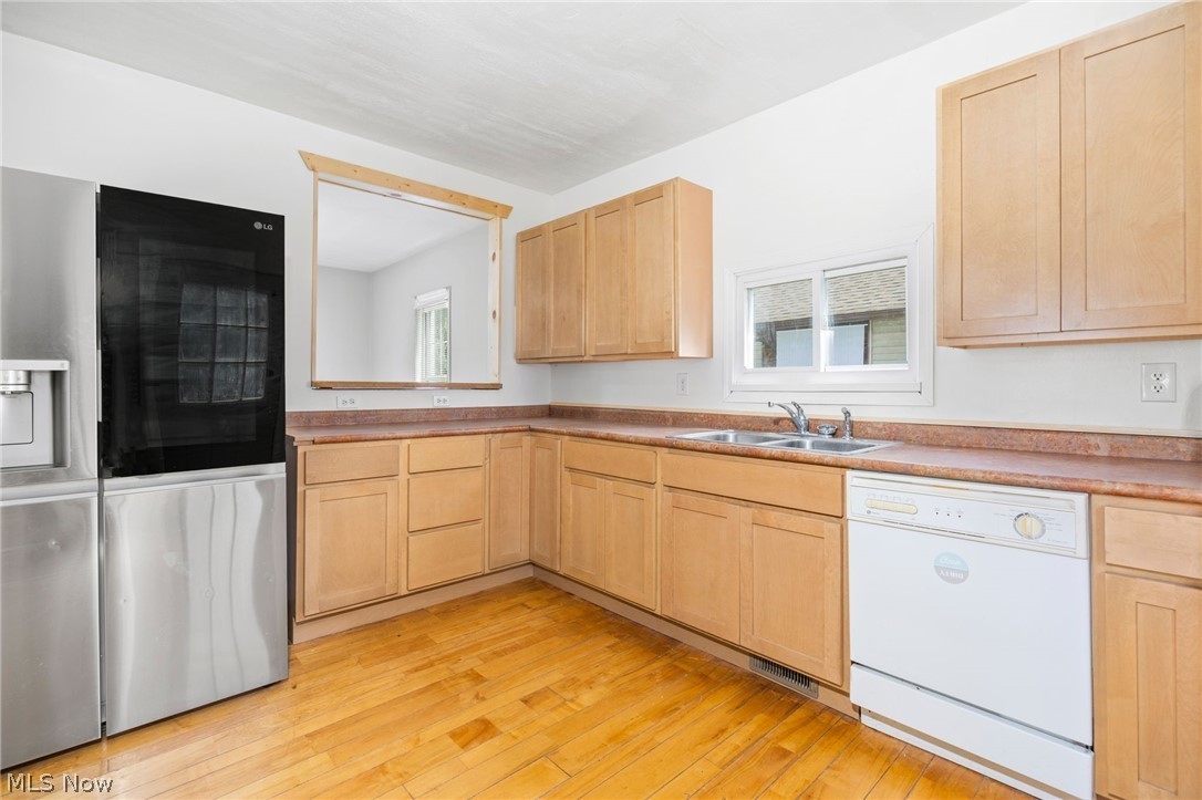 918 Raymond Ave – photo 3