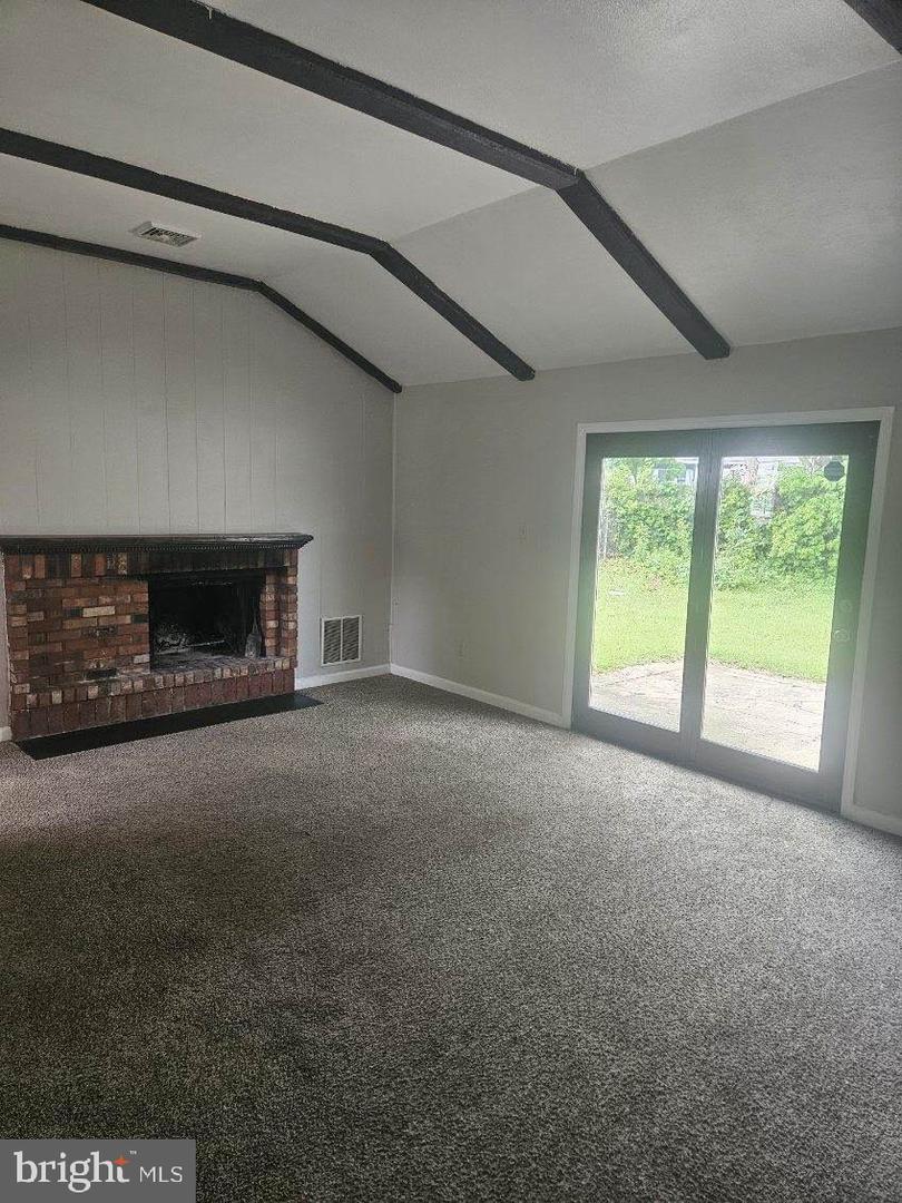 36 Newtown Ln – photo 3