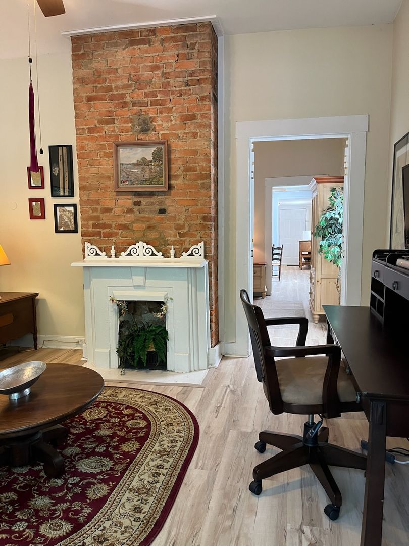 611 W Magnolia Ave – photo 2