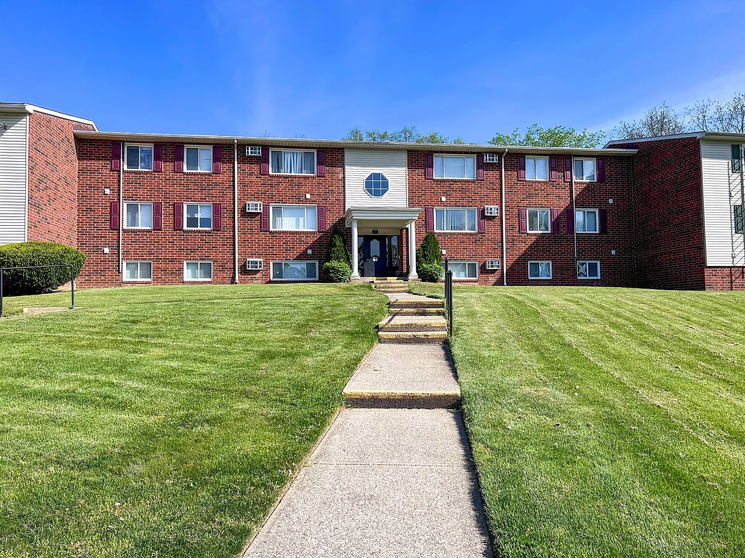 Stoney Creek Apartments – photo 3