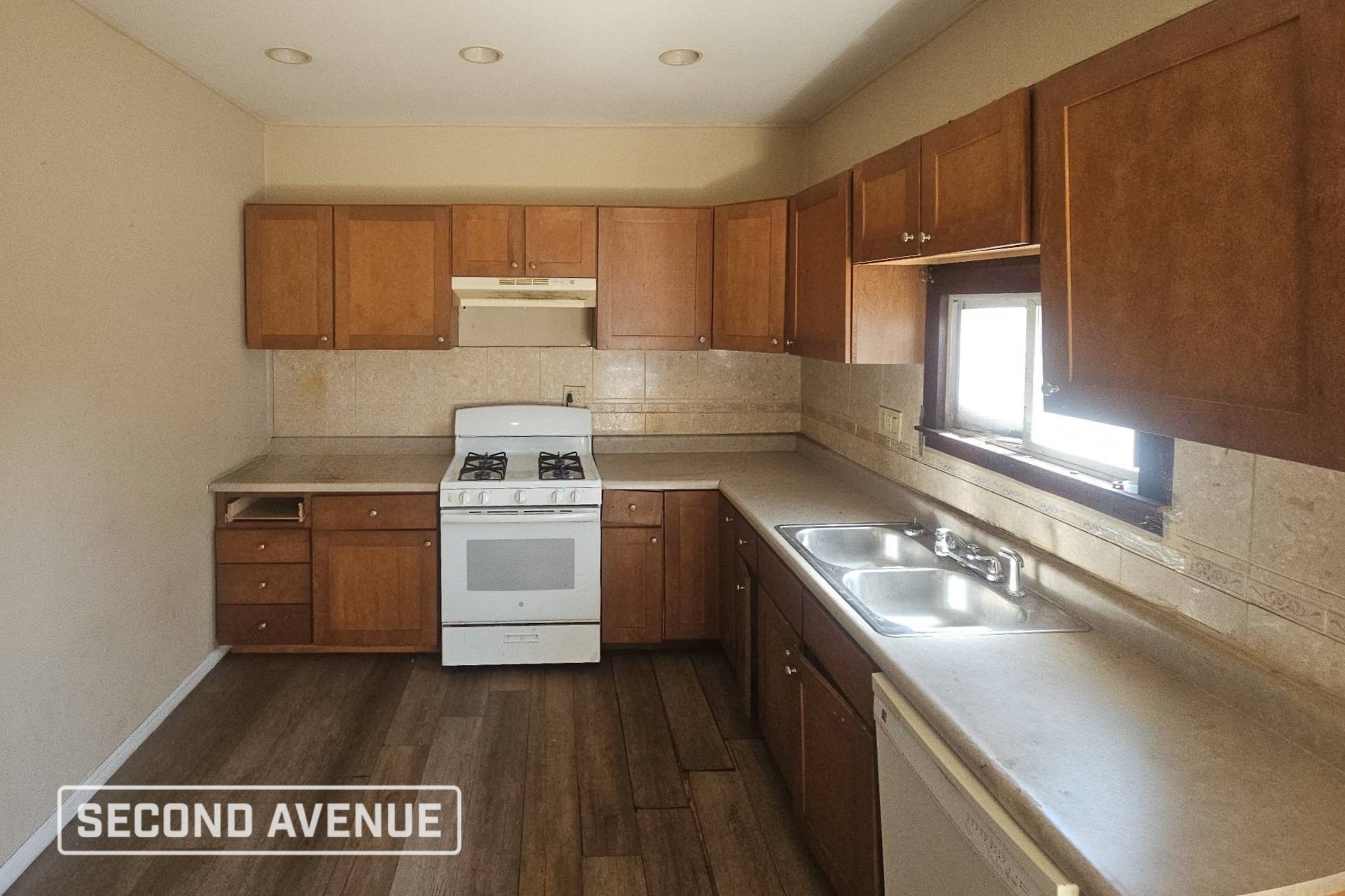 2426 E 24th St – photo 2