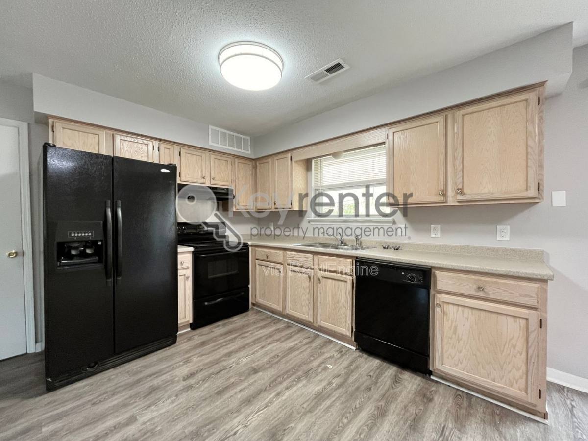 801 Ely Rd – photo 4