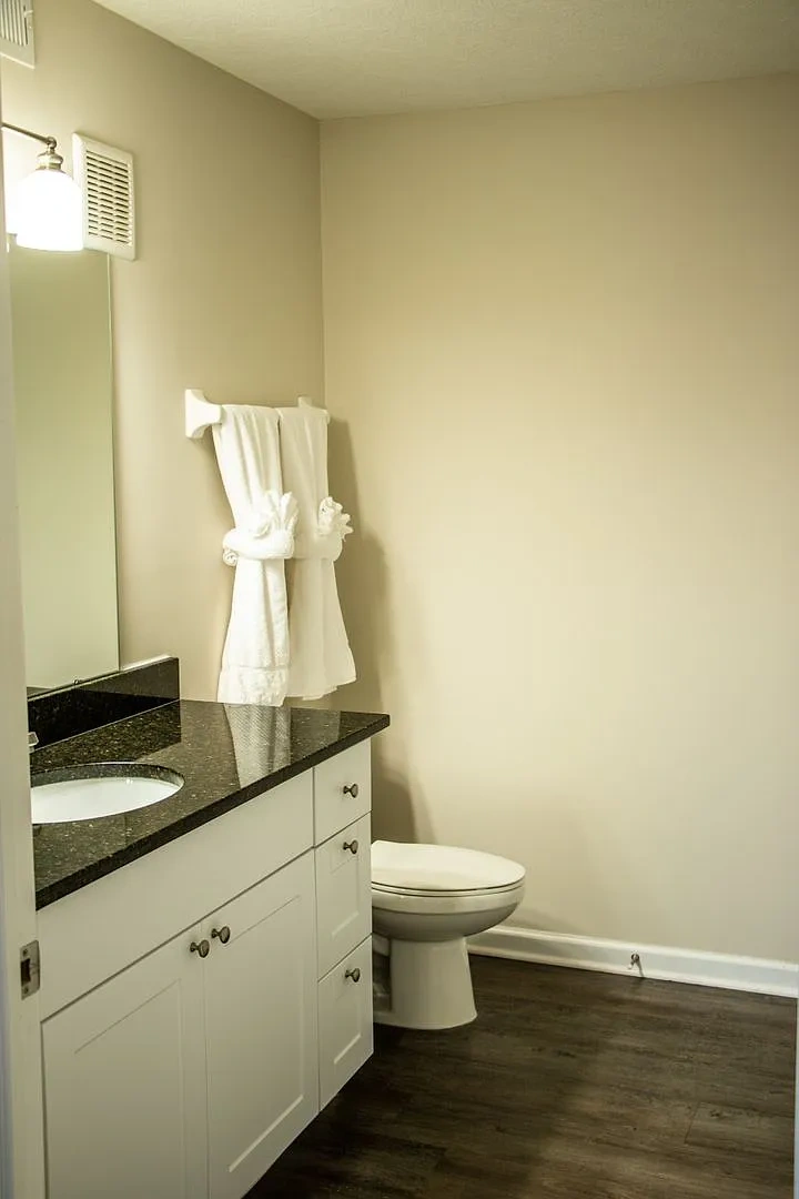 Latham Apartments – photo 1