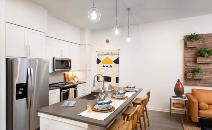 816 W 26th St – photo 3