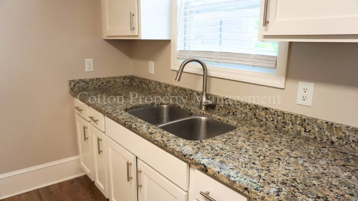 605 Harnett St – photo 3
