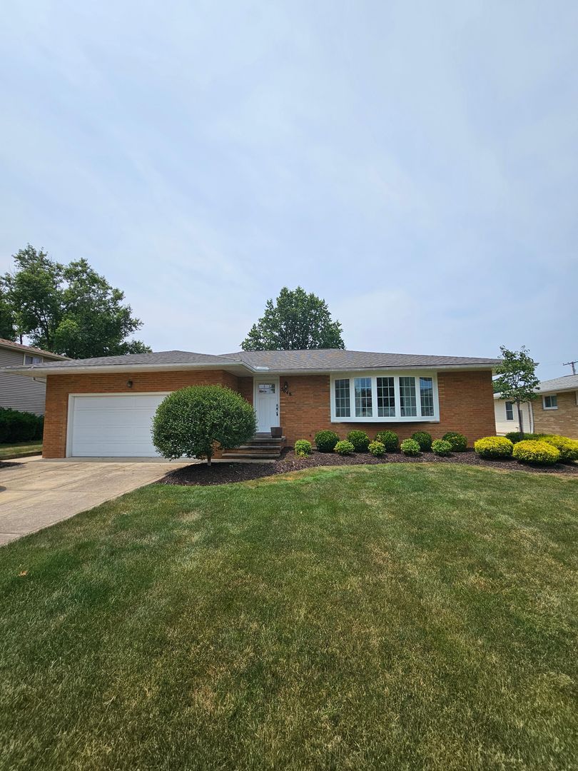 5648 Beacon Hill Dr – photo 1