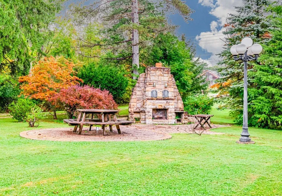 9475 Mayfield Rd – photo 4