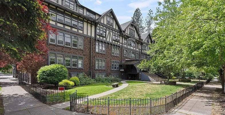 Westminster Apartments – photo 2