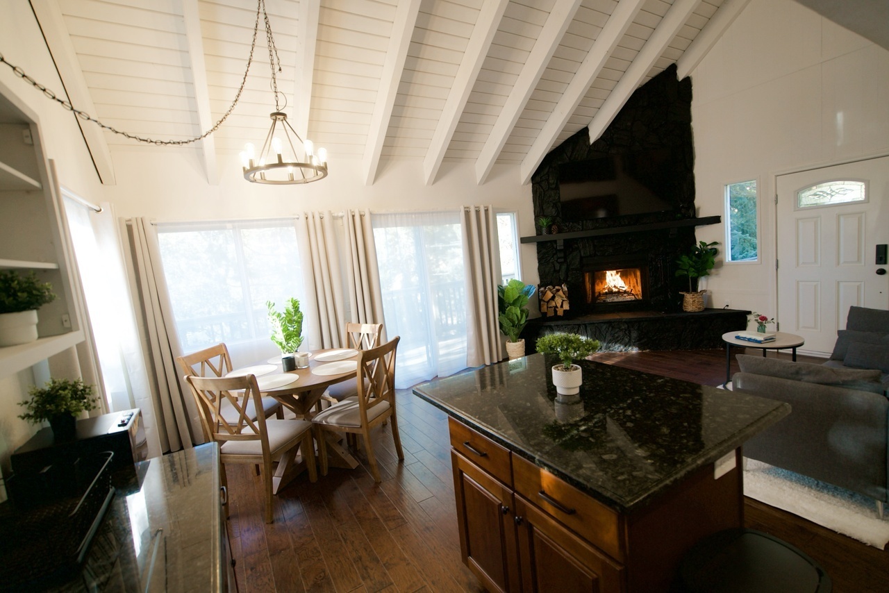1090 Chateau Dr – photo 5