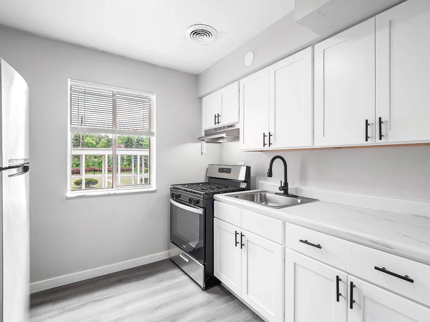 Heights Garden Apartments – photo 4