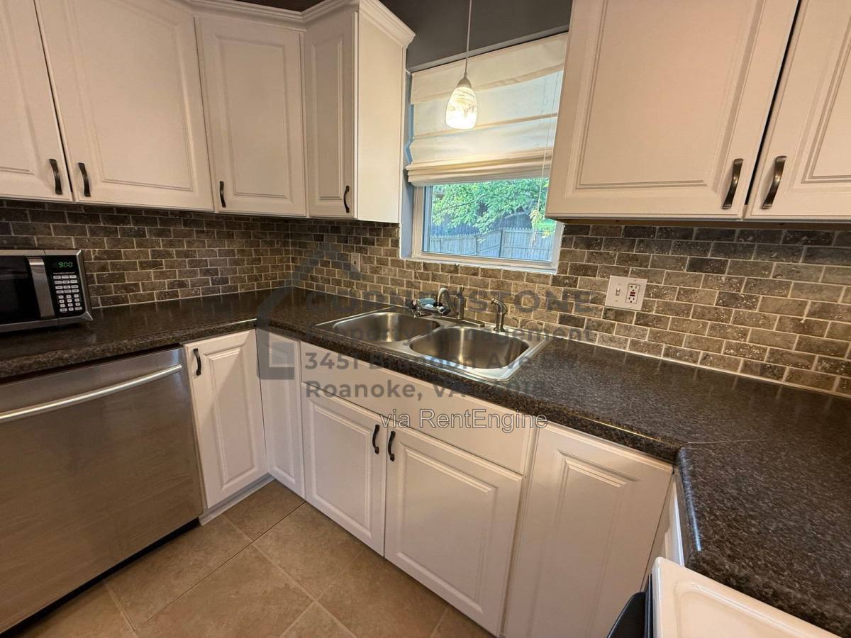 950 Palmer Ave – photo 2