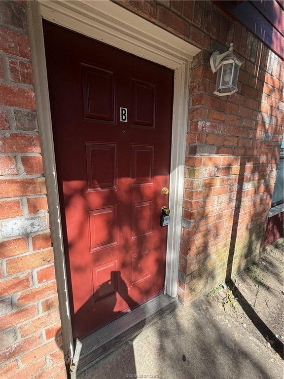 804 Navidad St #B – photo 2