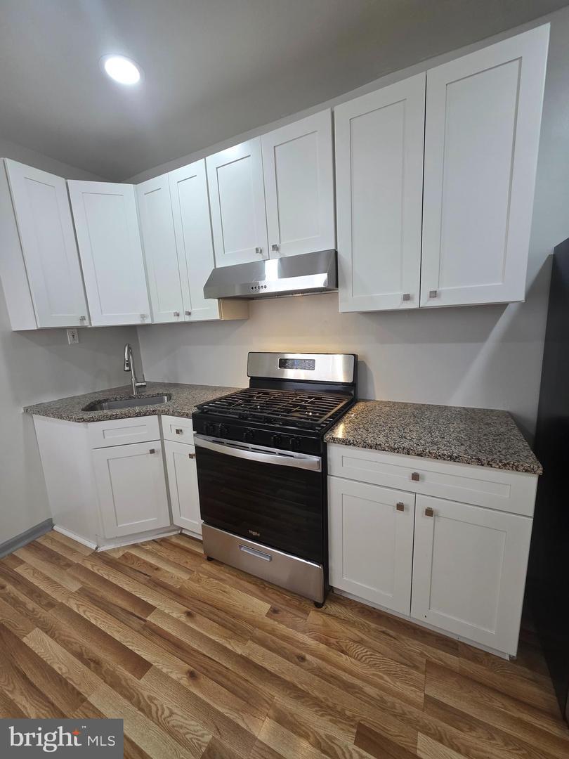 1121 Douglass St – photo 5