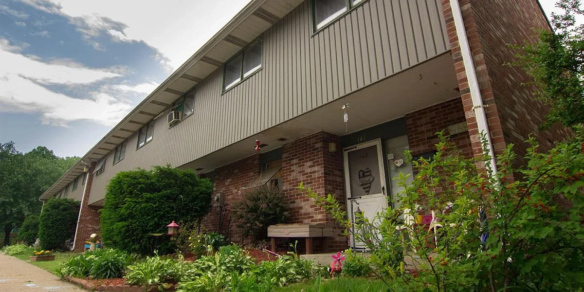 Colonial Oaks Apartments – photo 4