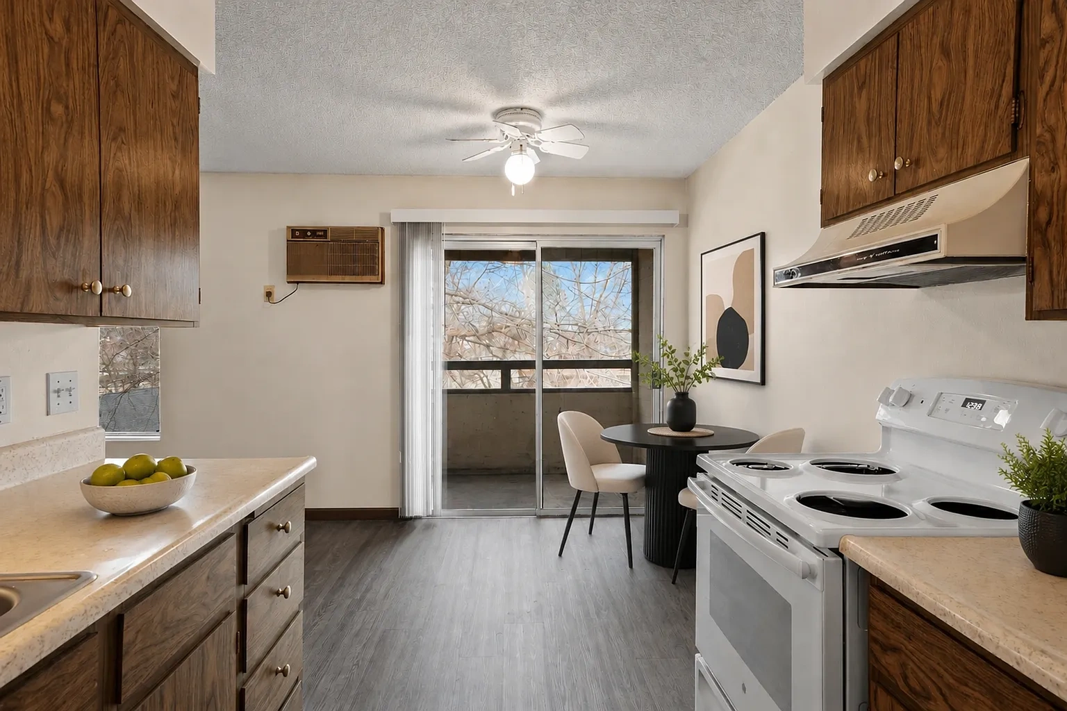 1611 W. 6th Ave - Mapleview Apts – photo 4
