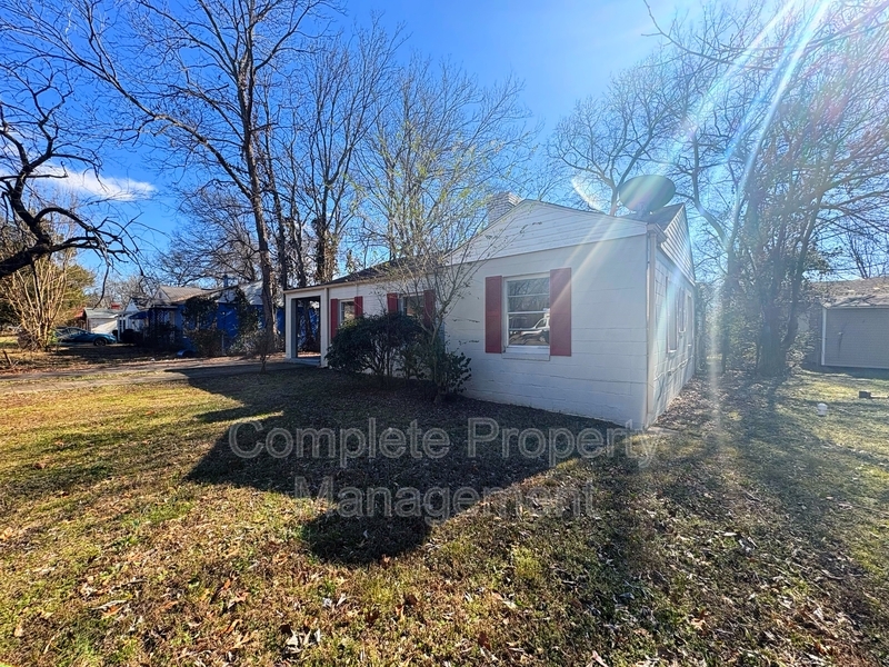 1933 St Charles Ct SW – photo 1
