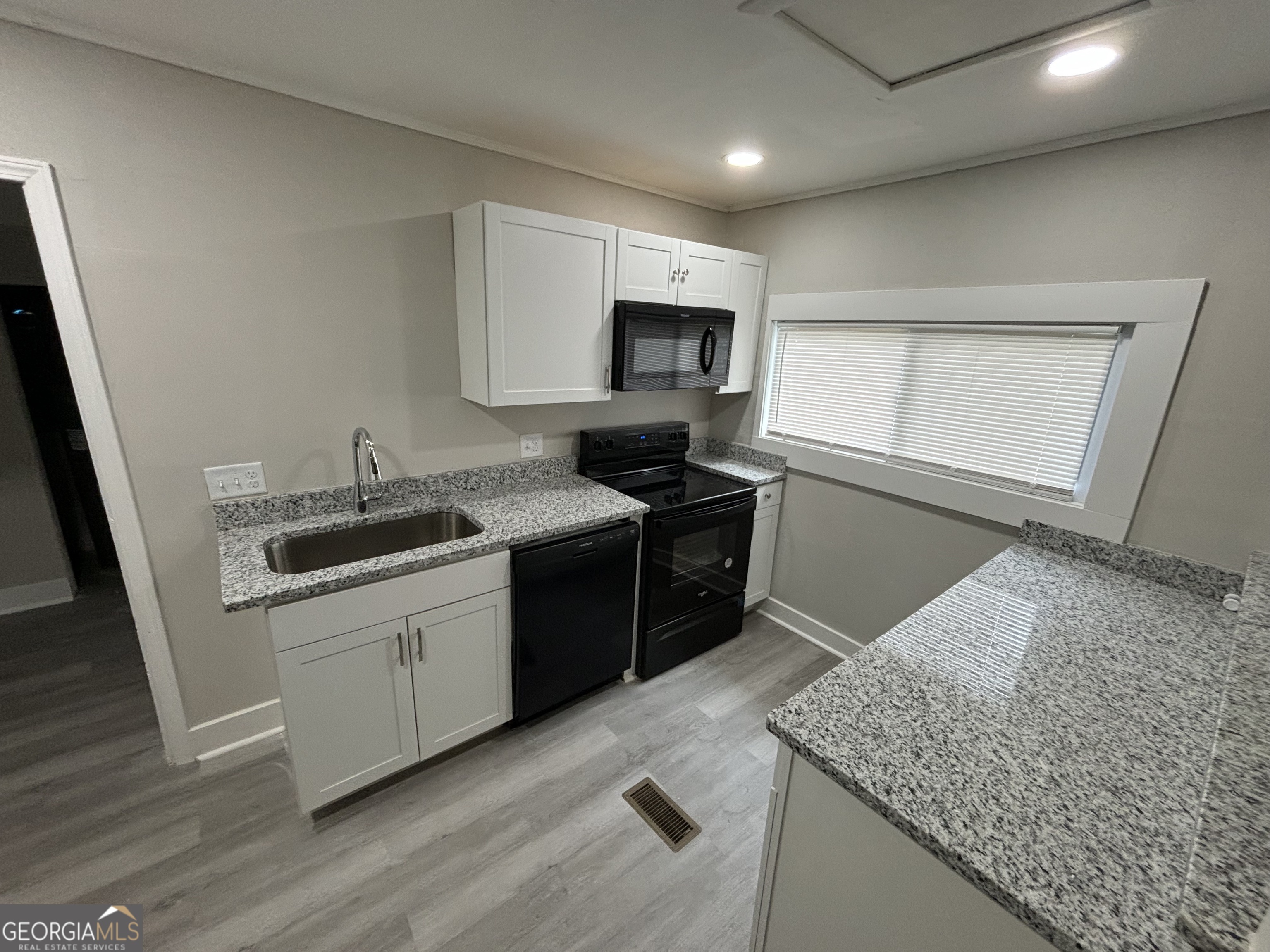 747 Harrold St – photo 3