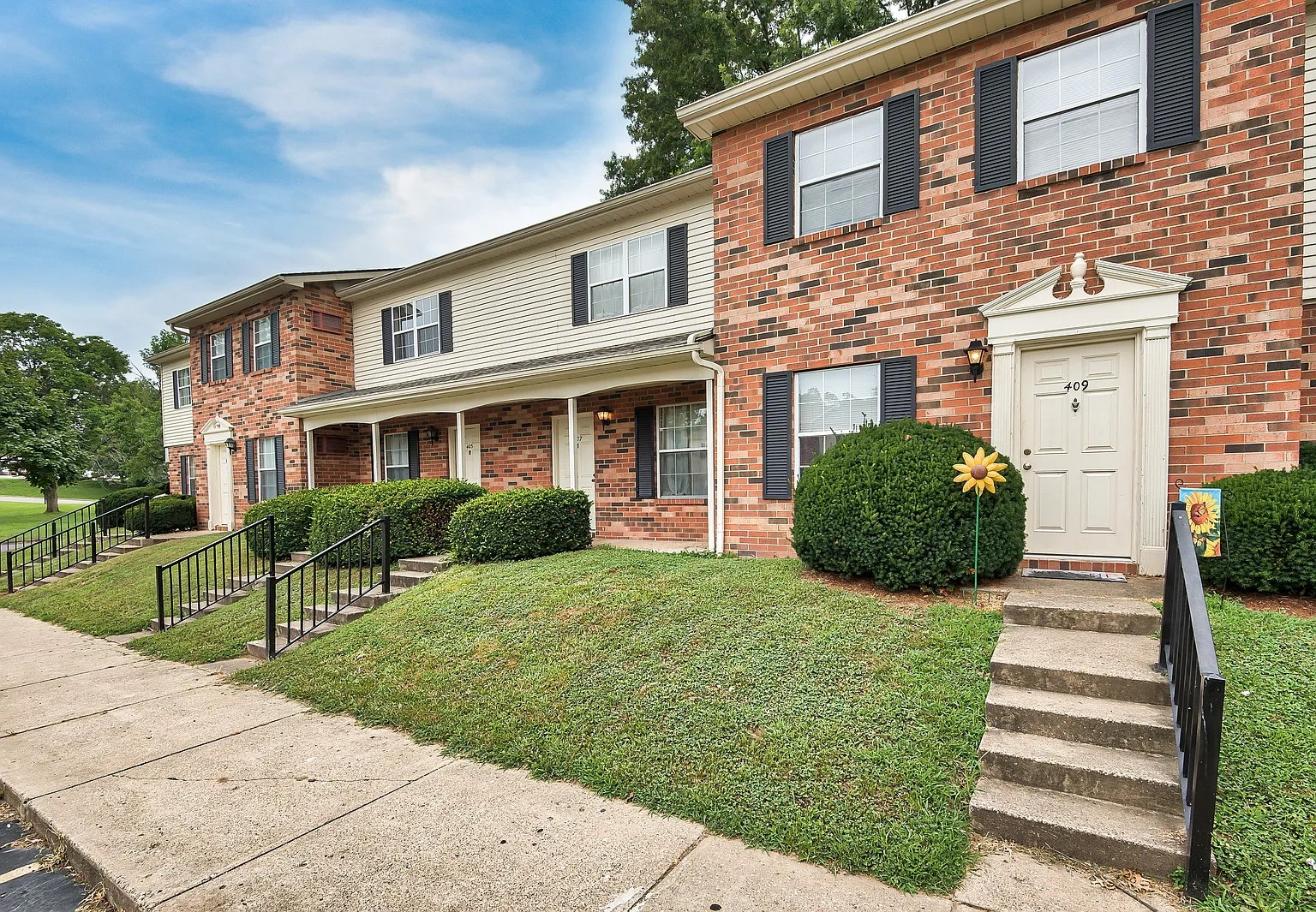 Pleasant Valley Apartments – photo 2