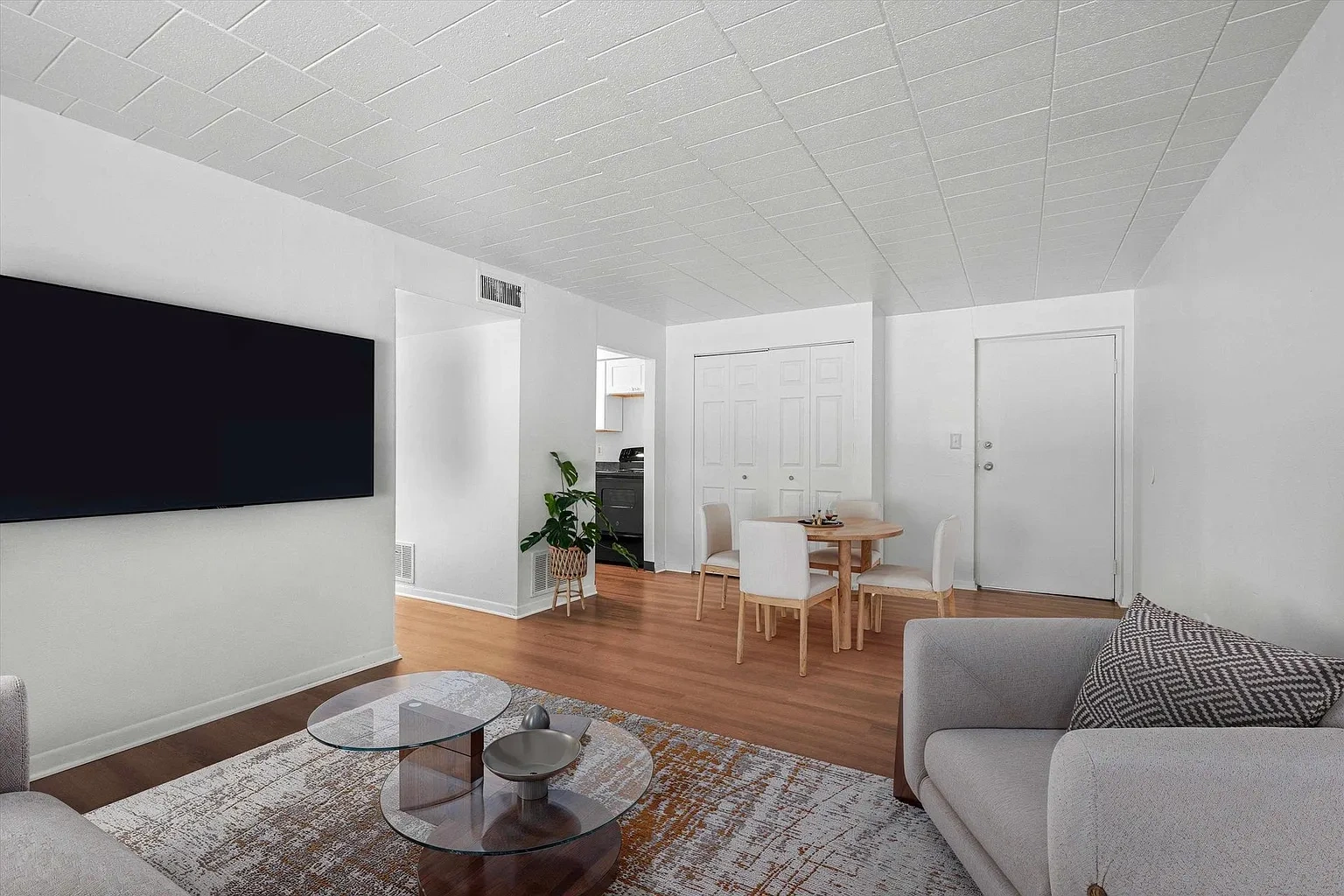 Edgewood Court Apartments – photo 3