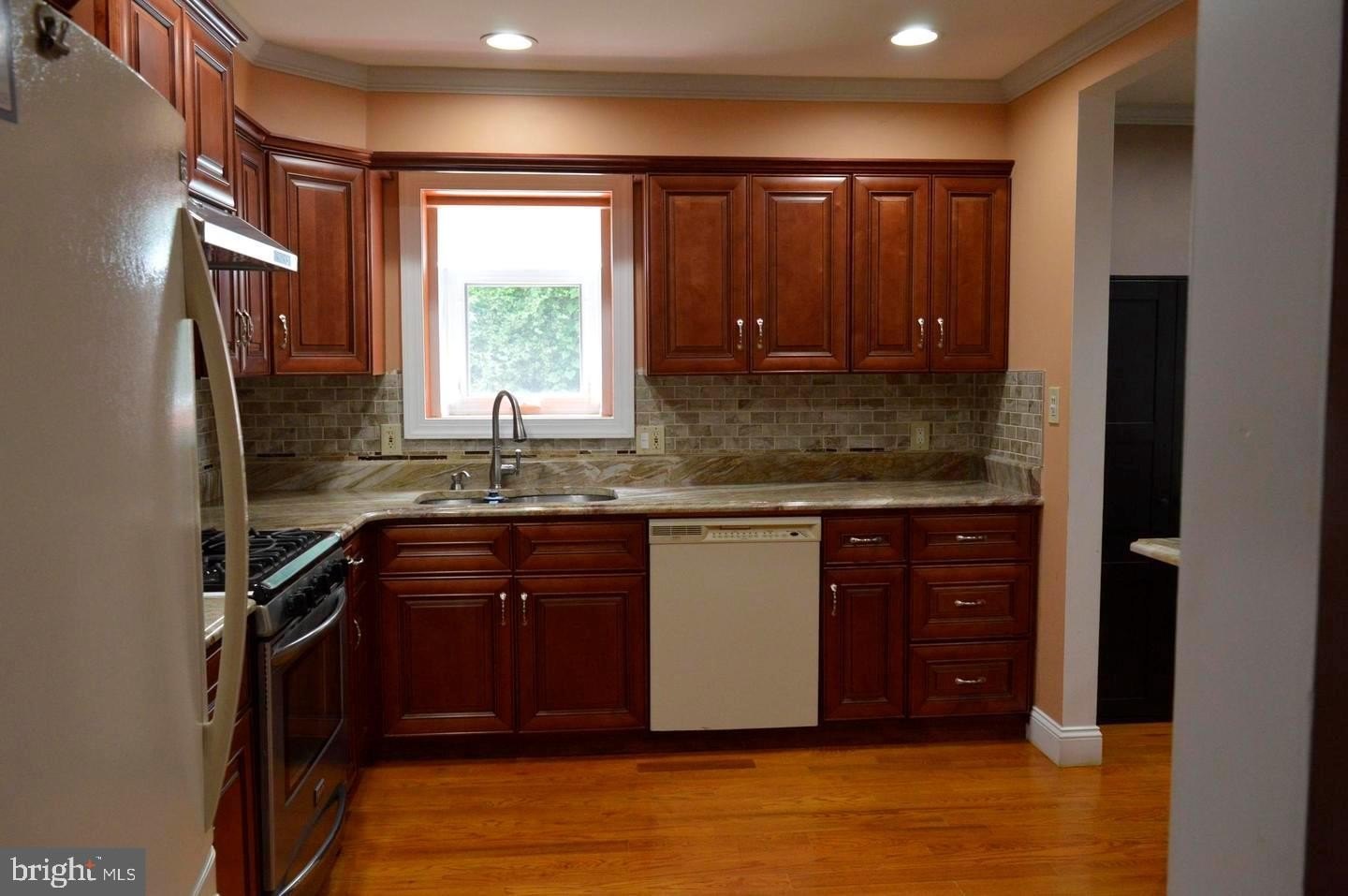 3131 Clive Ave – photo 4