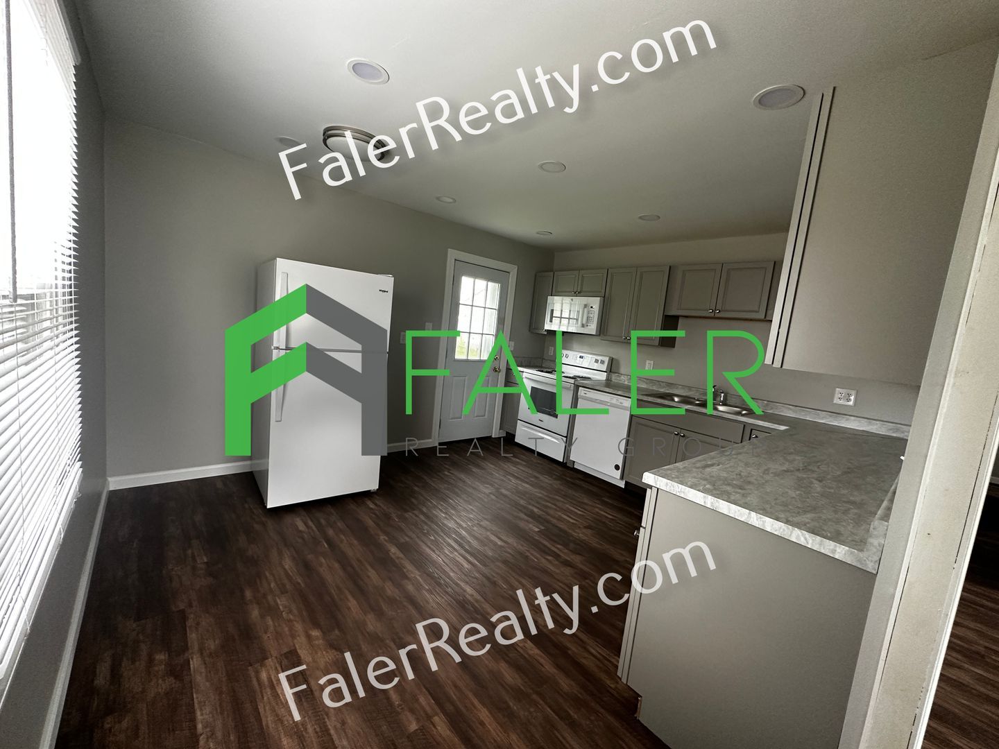 498 Ridgebury Dr – photo 5