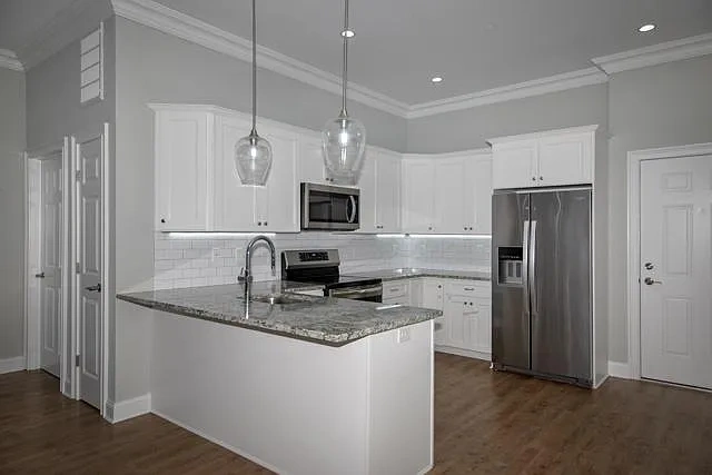 Fairfield Metro at Huntington Village – photo 1