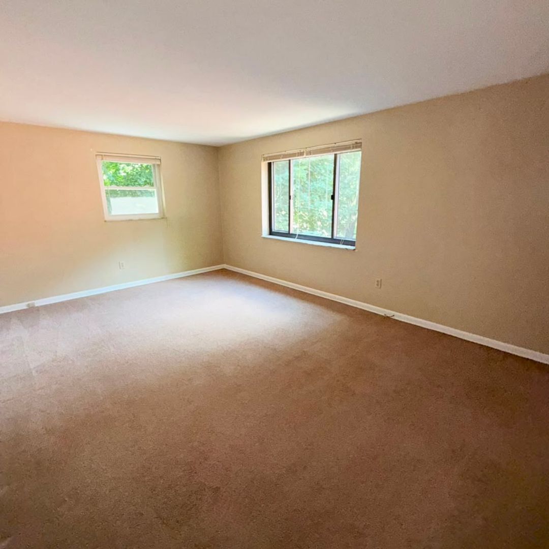 3447-3453 Evergreen Rd unit 3451 Evergreen apt 15 – photo 1