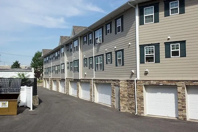 Fairfield Courtyard at Farmingdale – photo 1