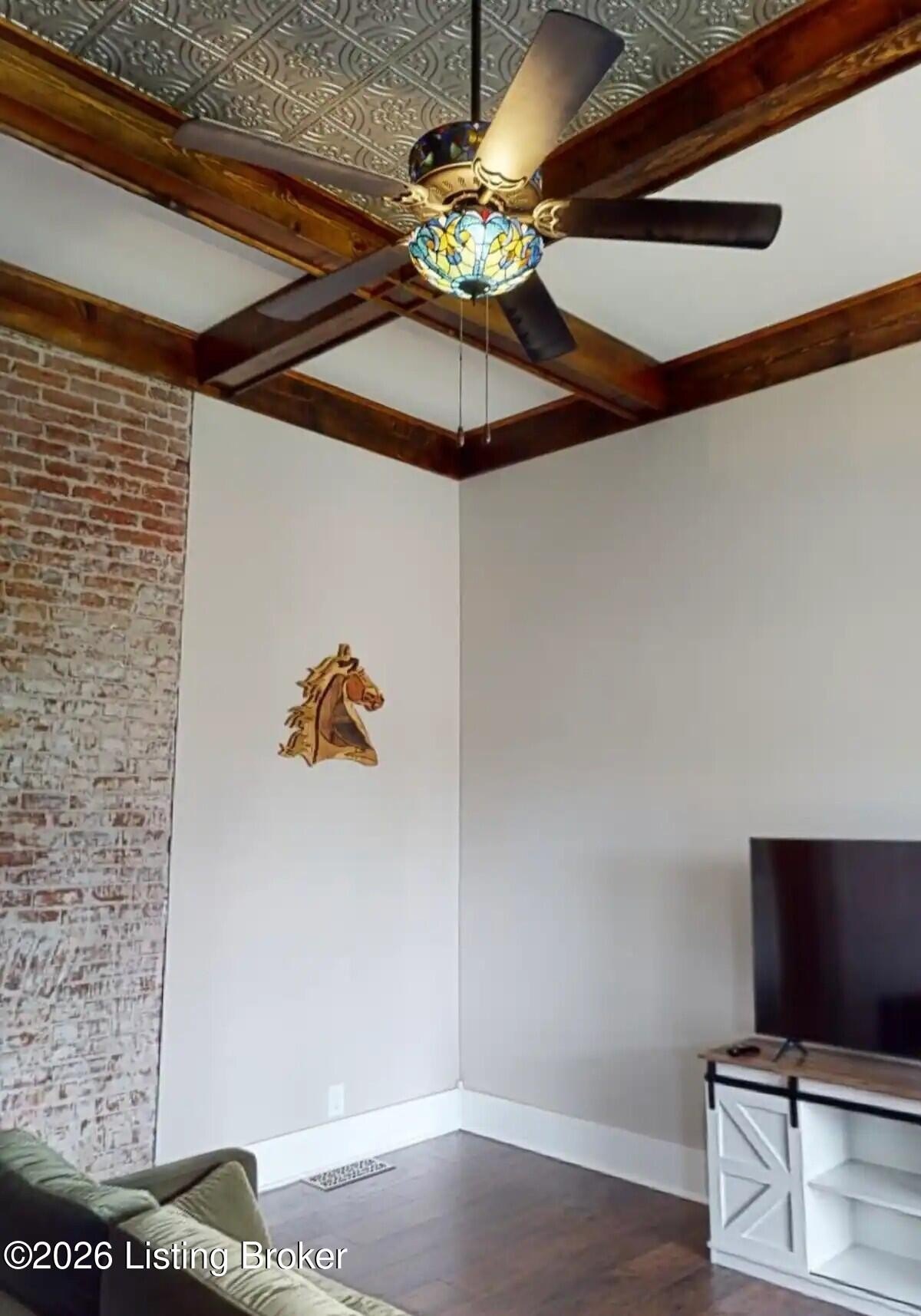 1046 Charles St – photo 4
