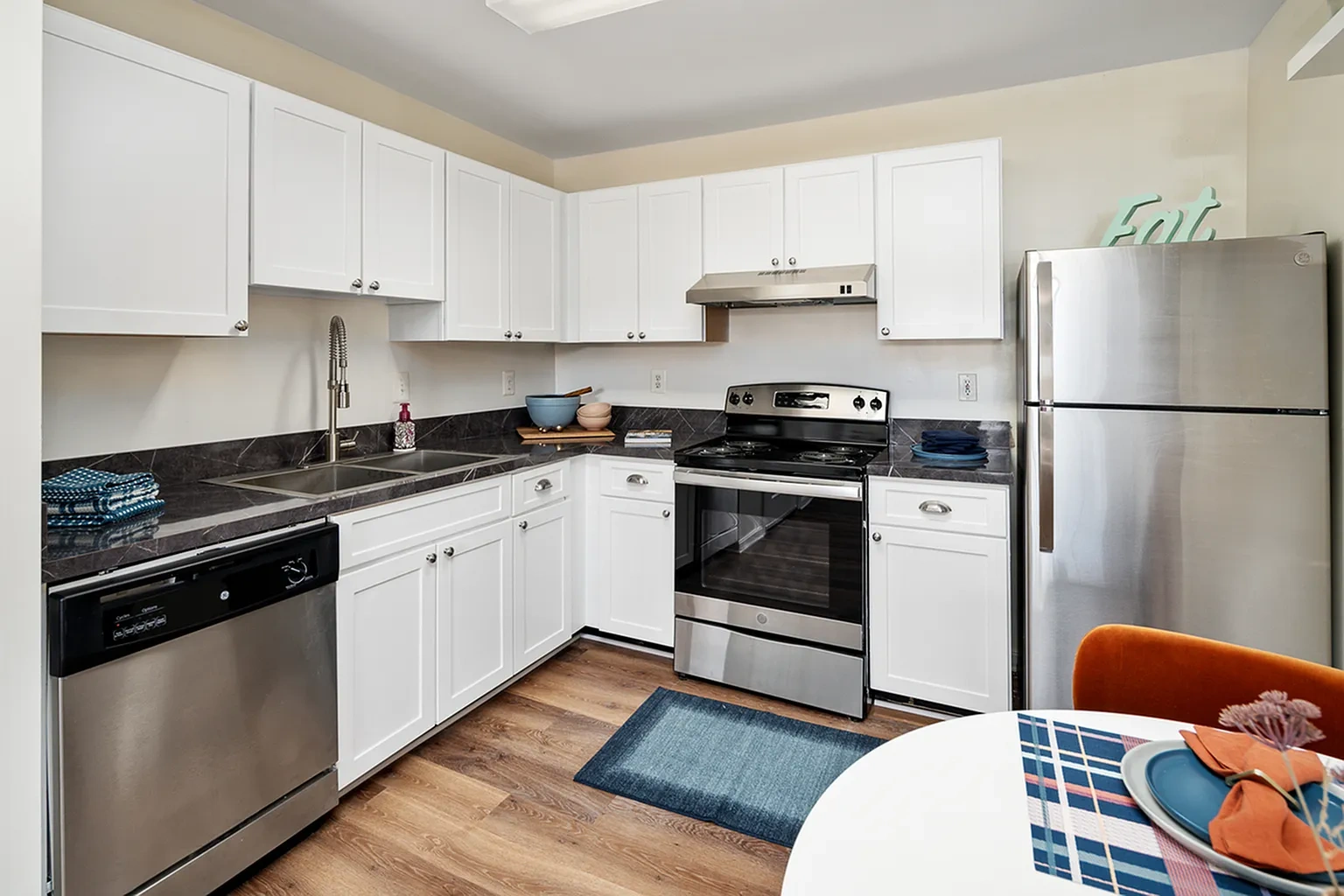 Manchester Lakes Apartment Homes – photo 5